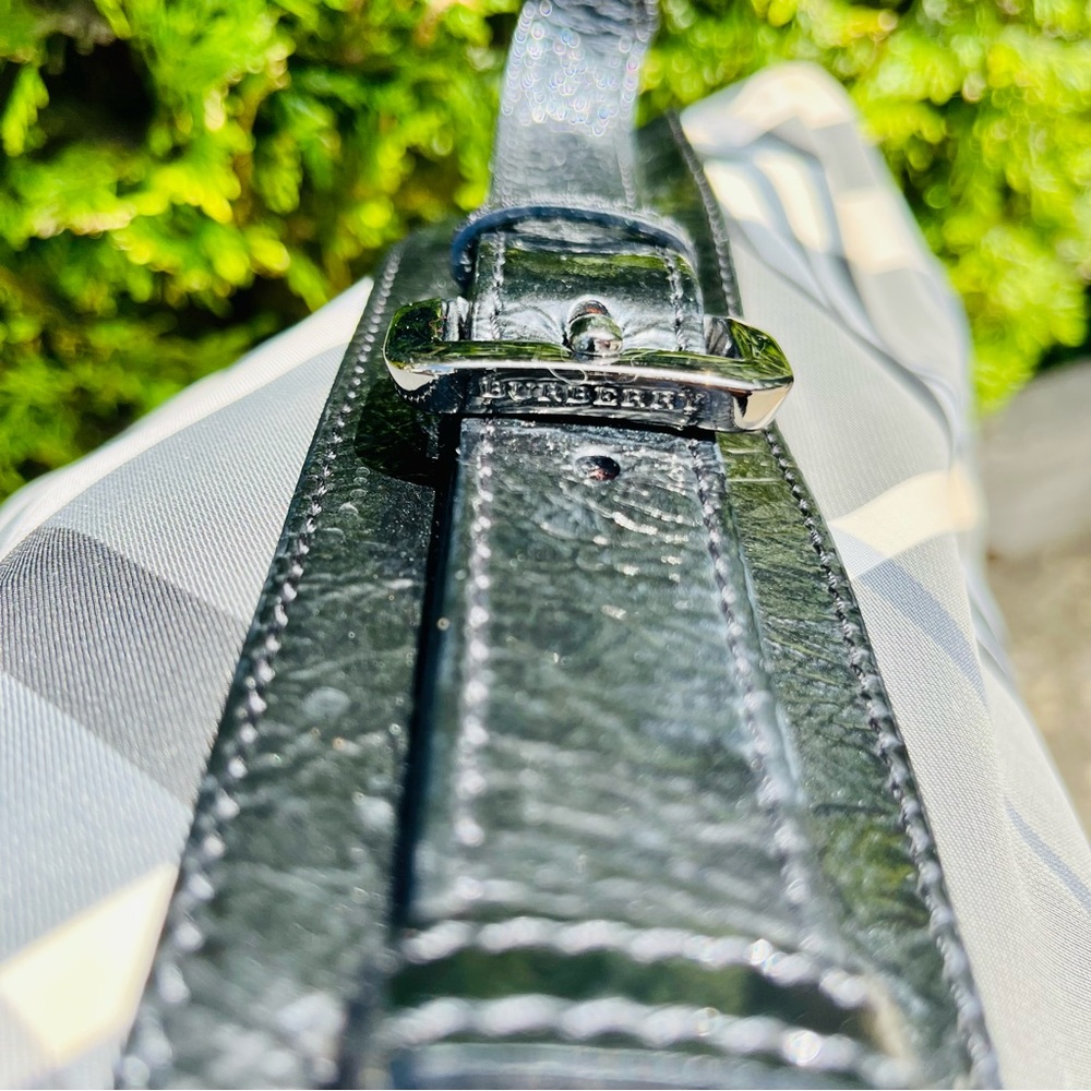 BURBERRY Black Beat Check Nylon Victoria Tote Bag - Picture 7 of 11